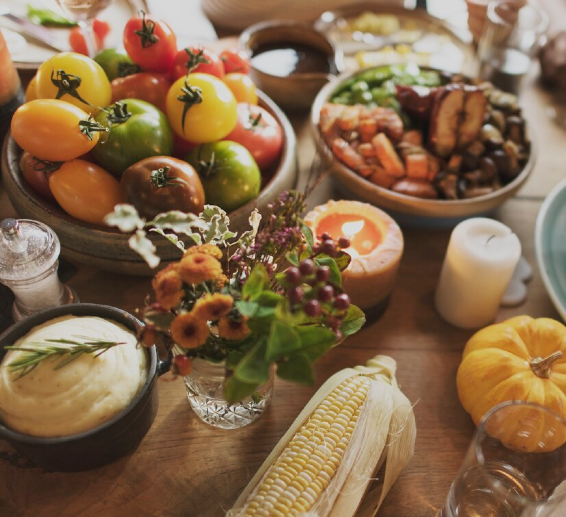 mesa con frutas